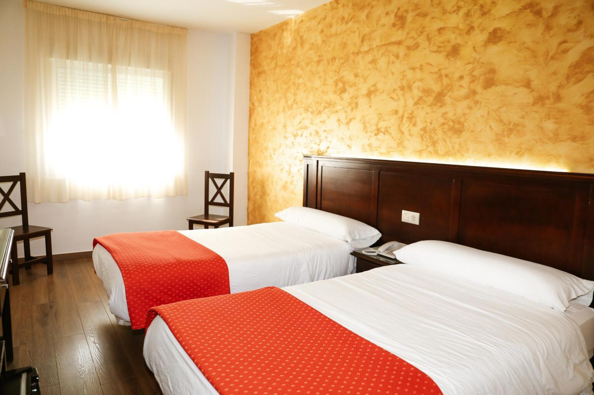 Hotel Restaurante Sostenible La Laguna Бросас Экстерьер фото